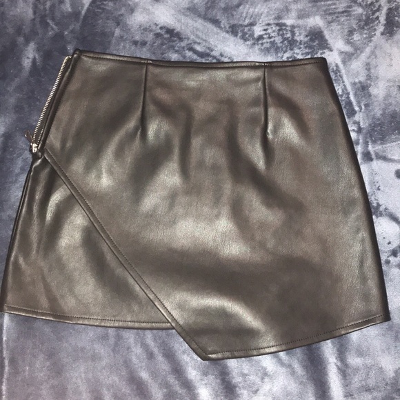 Leather skirt - Picture 2 of 3